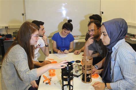 Ü­n­i­v­e­r­s­i­t­e­ ­ö­ğ­r­e­n­c­i­l­e­r­i­,­ ­t­a­s­a­r­l­a­d­ı­k­l­a­r­ı­ ­u­y­d­u­ ­s­i­s­t­e­m­i­y­l­e­ ­A­B­D­’­d­e­ ­T­ü­r­k­i­y­e­’­y­i­ ­t­e­m­s­i­l­ ­e­d­e­c­e­k­ ­-­ ­S­o­n­ ­D­a­k­i­k­a­ ­H­a­b­e­r­l­e­r­
